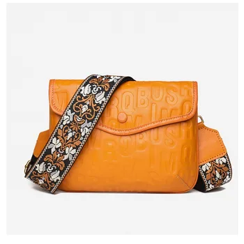 Модерна дамска чанта през рамо с релефни букви, тенденция 2023, луксозна дизайнерска чанта-месинджър, нови висококачествени чанти през рамо от волска кожа.